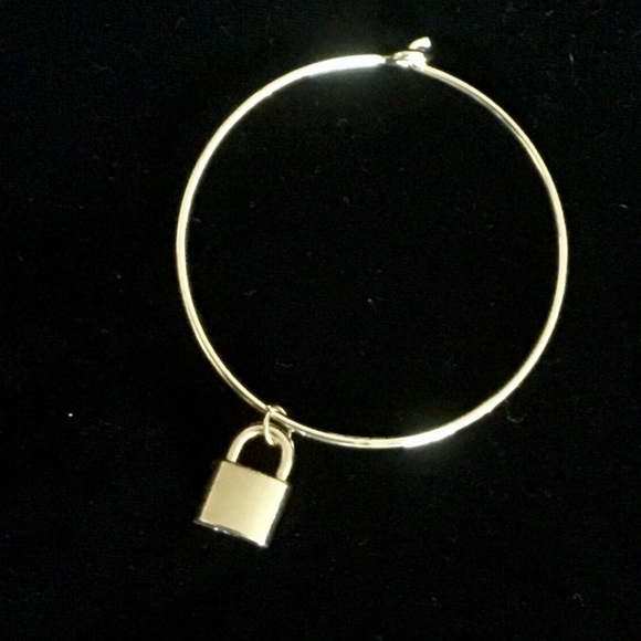GOLD BANGEL BRACELET - LOCK - Picture 3 of 3